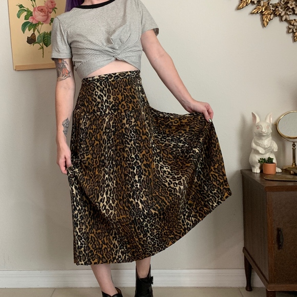 Vintage Dresses & Skirts - Vintage Le Suit Paris Leopard Print Midi Skirt